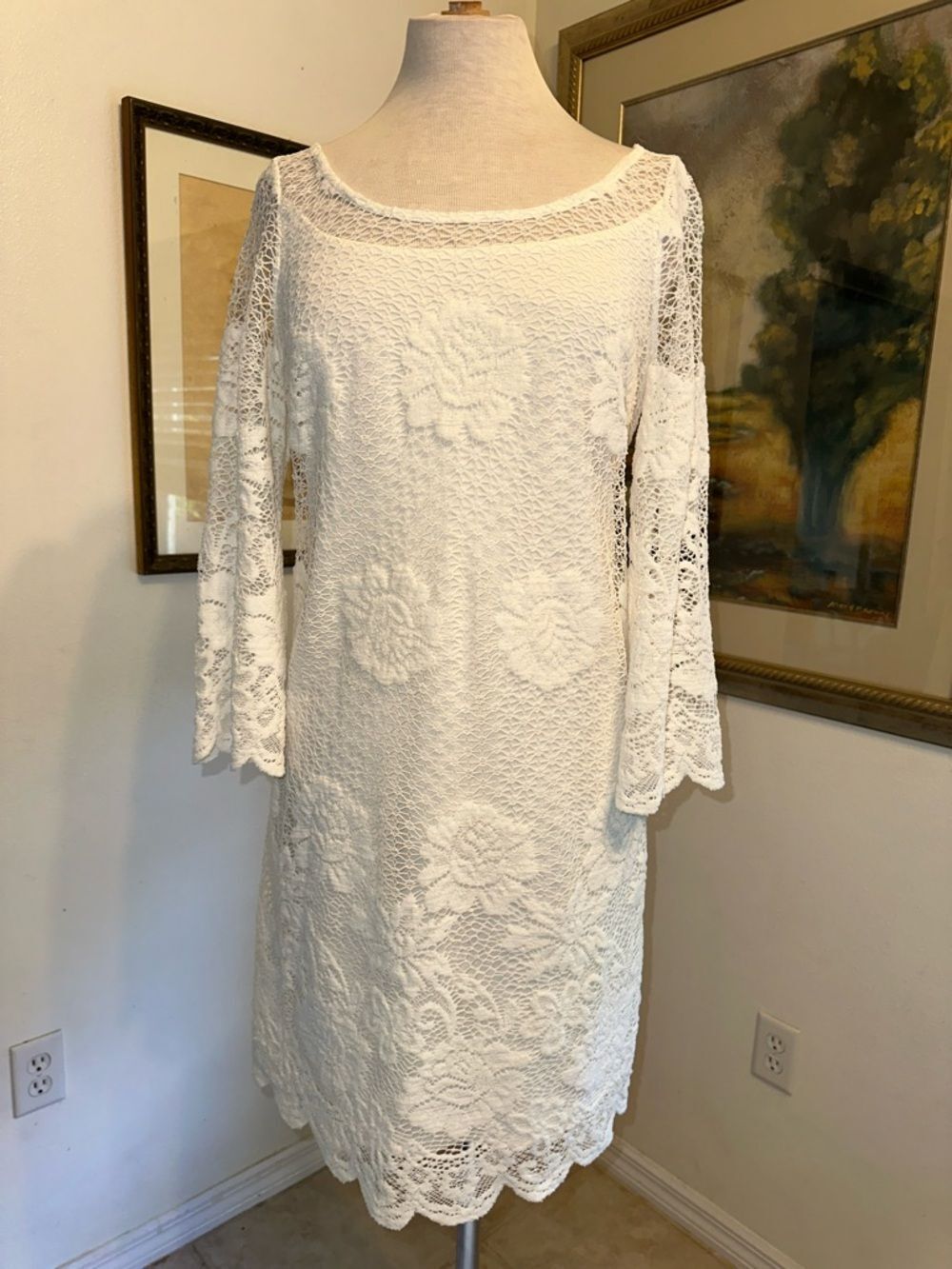 Kelly & Diane White Lace Shift Dress with Floral Crochet Detail Size 10